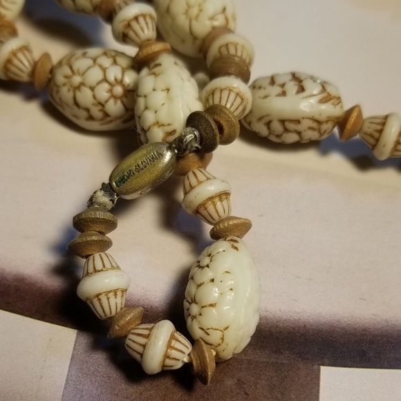 DECO MAX NEIGER Uranium Glass Necklace - Picture 5 of 6